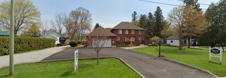 Brooks Custom Pools