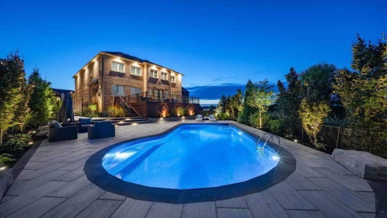 Swimming Pool Builders in Vaughan for Your Backyard Oasis