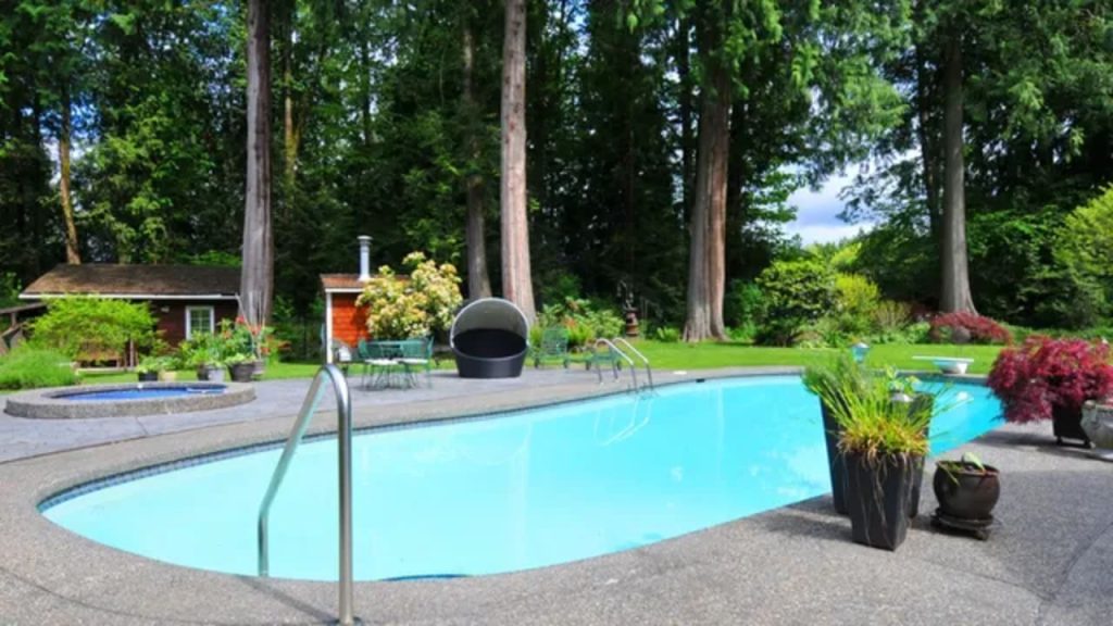 Swimming pool